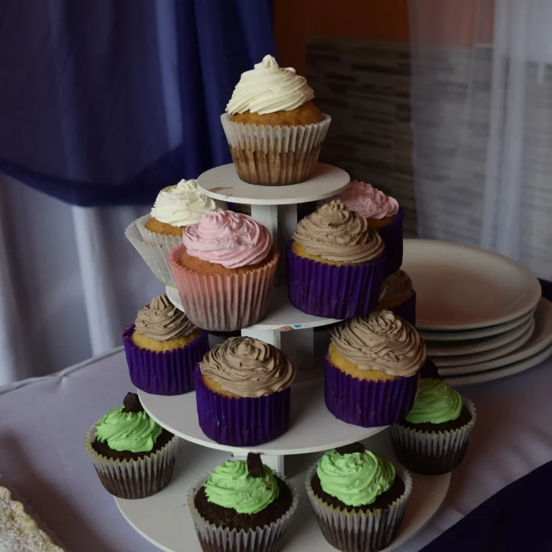 full-frame-shot-cupcakes-table